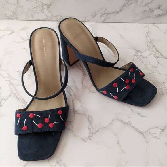 NWT RARE Ann Taylor Cherry Two Strap Suede Block Heel Sandal in Night Sky Size 9 - Picture 2 of 11